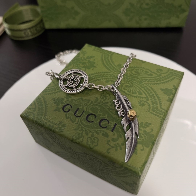 G*u*i necklaces